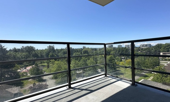 Richmond City Centre Apartment | 10 minutes to YVR, 2 bedrooms, 2 full bathrooms,high-rise with beautiful views