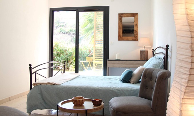 Saint-Laurent-du-Var Bed & Breakfast | 10 MN FROM NICE AIRPORT, SEA VIEW, CONTINUED ON TERRACE AND GARDEN