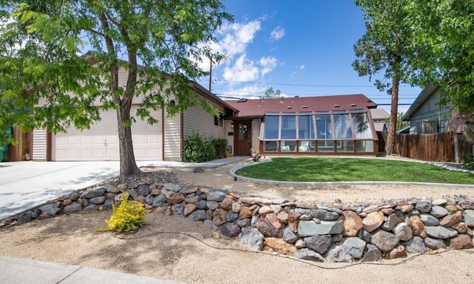 West University House | *10 Percent Off*~RenoRetreat~UNR~Events~Downtown