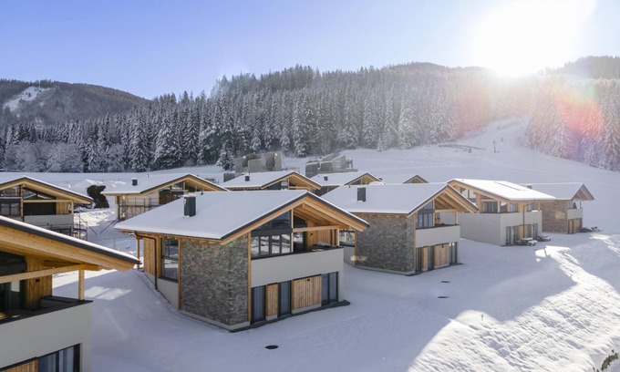Sankt Lambrecht House | 10 pers. ski in-ski out chalet with family room