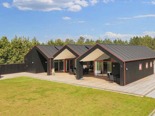 Bratten Strand House | 10 person holiday home in Jerup-By Traum