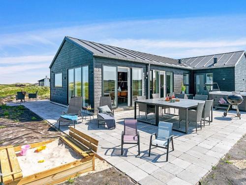 Grønhøj House | 10 person holiday home in Løkken