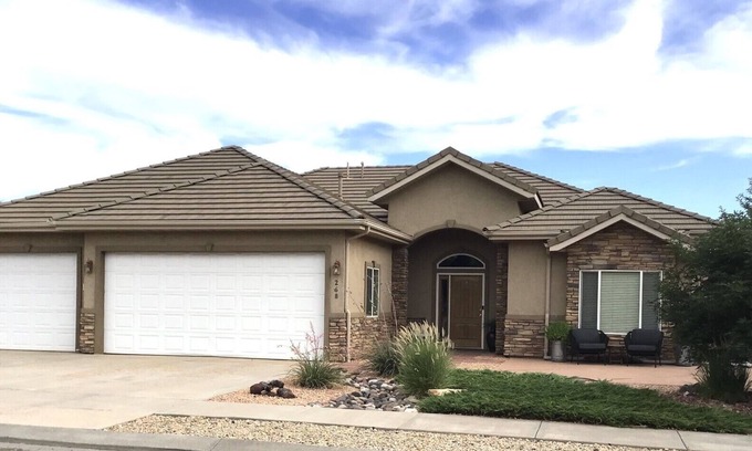 Kanab House | 10-Star Rated Vacation Home, centrally located to 10-Star Mother Nature