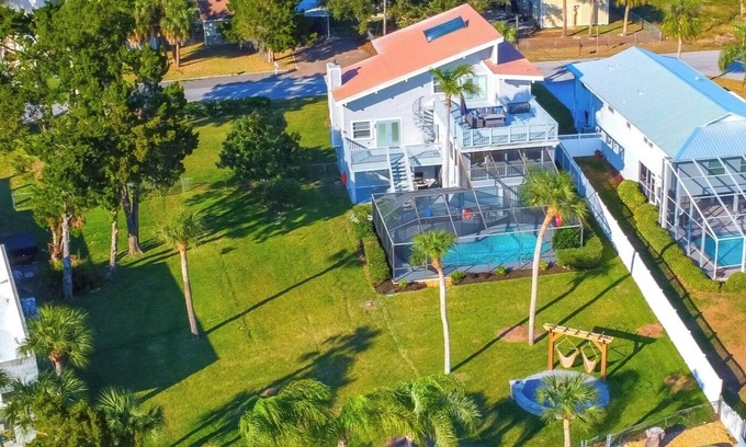 Spring Hill House | 100+Amenities~Waterfront~Pool~Firepit~Kayaks~Direct Gulf Acces:Hernando Hideaway