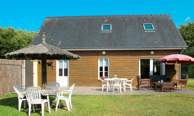 Saint-Laurent-sur-Mer Other | 100 m² Accommodation ∙ 3 bedrooms ∙ 6 guests