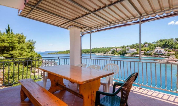Cove Basina (Jelsa) Apartment | 100 m² Apartment ∙ 2 bedrooms ∙ 6 guests