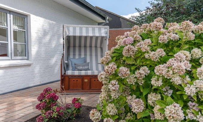 Alkersum House | 100 m² House ∙ 2 bedrooms ∙ 4 guests