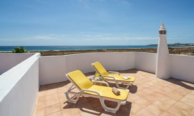 Meia Praia House | 100 m² House ∙ 2 bedrooms ∙ 4 guests
