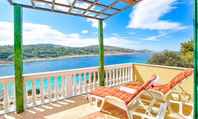 Zirje House | 100 m² House ∙ 4 bedrooms ∙ 8 guests