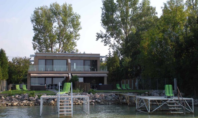 Balatonszarszo House | 100 m² House ∙ 3 bedrooms ∙ 6 guests