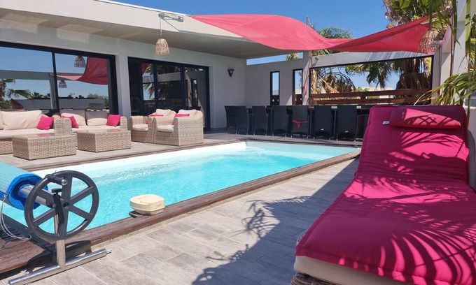 Sete Villa | 100 meters from the beach, large villa with heated pool and jacuzzi