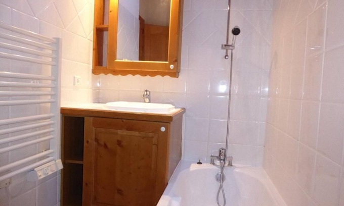 Pralognan-la-Vanoise Apartment | 100m from ski slopes, 2nd floor, balcony, tv, ski locker, 35m², Pralognan-la-Vanoise