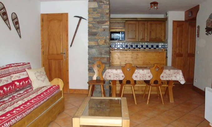Pralognan-la-Vanoise Apartment | 100m from ski slopes, 2nd floor, terrace, parking, tv, ski locker, 44m², Pralognan-la-Vanoise