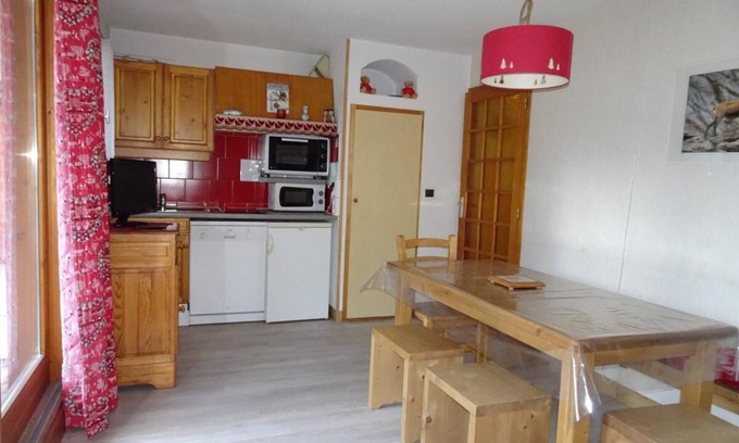 Pralognan-la-Vanoise Apartment | 100m from ski slopes, 1st floor, balcony, tv, ski locker, 44m², Pralognan-la-Vanoise