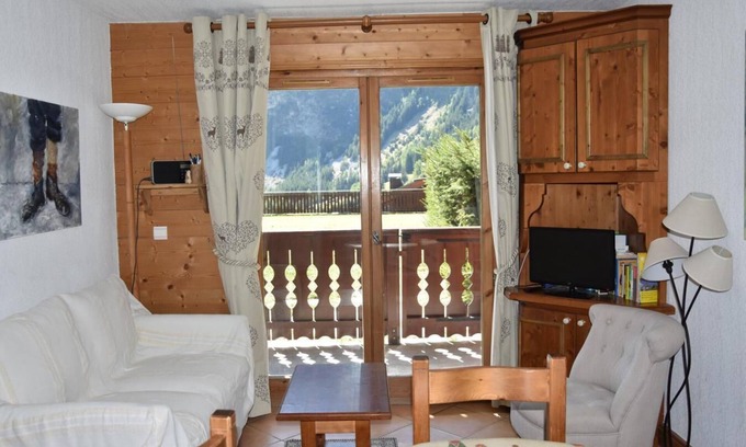 Pralognan-la-Vanoise Apartment | 100m from ski slopes, terrace, tv, ski locker, 35m², Pralognan-la-Vanoise