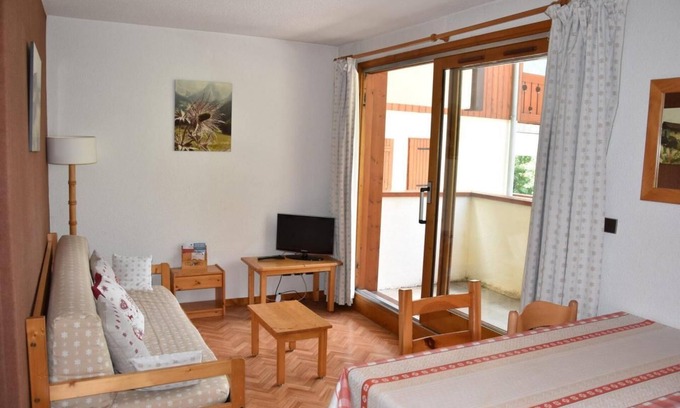 Pralognan-la-Vanoise Apartment | 100m from ski slopes, 1st floor, balcony, tv, ski locker, 34m², Pralognan-la-Vanoise