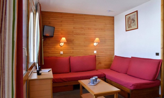 Belle Plagne Apartment | 100m from resort center, 1st floor, balcony, tv, ski locker, 23m², La Plagne