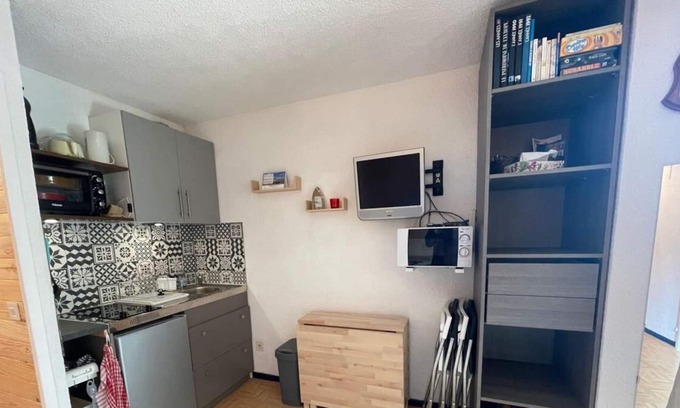 Pra Loup Apartment | 100m from shops, 2nd floor, balcony, tv, 17m², Pra Loup