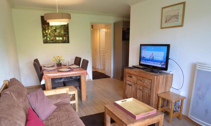 Les Bruyeres Apartment | 100m from shops, 3rd floor, view mountain, balcony, tv, ski locker, 40m², Les Menuires