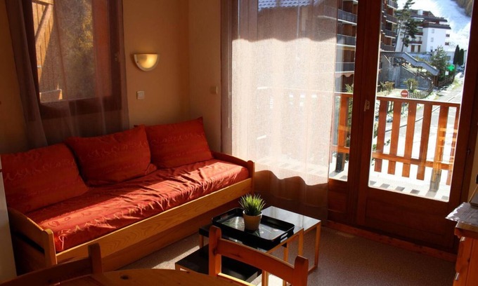 La Joue du Loup Apartment | 100m from ski lifts, 2nd floor, balcony, tv, 42m², La Joue du Loup