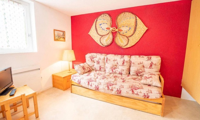 Villarodin-Bourget Apartment | 100m from ski slopes, 1st floor, balcony, parking, tv, ski locker, 54m², La Norma