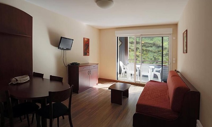 Peyragudes Apartment | 100m from ski slopes, 1st floor, parking, tv, ski locker, 41m², Peyragudes