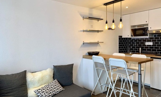 Tignes Apartment | 100m from ski slopes, 1st floor, balcony, tv, ski locker, 22m², Tignes