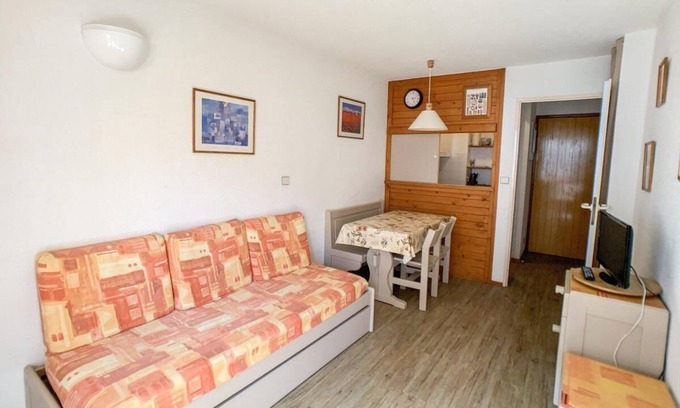 Tignes Apartment | 100m from ski slopes, 3rd floor, balcony, tv, ski locker, 27m², Tignes
