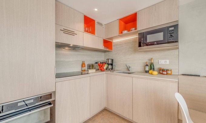 Tignes le Lac Apartment | 100m from ski slopes, 5th floor, view lake/mountain, tv, ski locker, 35m², Tignes