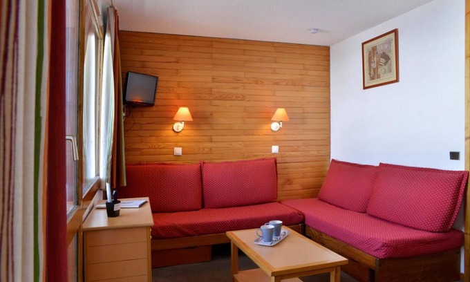 Belle Plagne Apartment | 100m from ski slopes, 1st floor, balcony, tv, ski locker, 23m², La Plagne