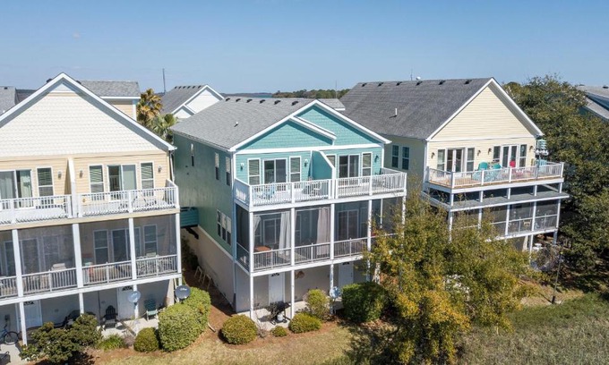 Waters Edge House | 103 WATERS EDGE ~ 3Bed/3Bath Townhouse~ Pool~Fishing Dock