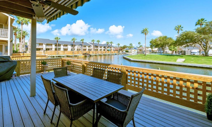 Harbor Oaks Condo | 104 m² Condo ∙ 2 bedrooms ∙ 6 guests