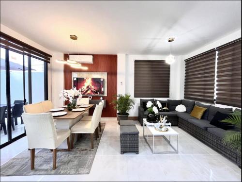 Punta Blanca House | 1045 Lujosa Casa a 5min El Paseo Shopping Costa Oro
