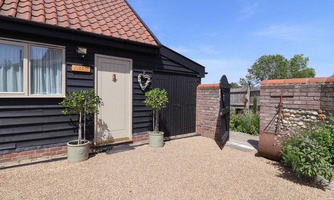 Weybread Cottage | 105 m² Cottage ∙ 2 bedrooms ∙ 4 guests