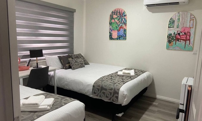 Brunswick East Apartment | 106 Luxe Queen & Single BR (Sleeps 3) w/Fast WiFi - 18 mins tram to CBD