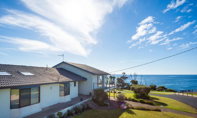 Dalmeny House | 106 Ocean Parade Dalmeny