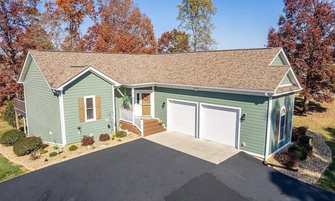 Huddleston House | 1066 Joffrey - 3 Bedroom Home 1st Fairway at Mariners SML
