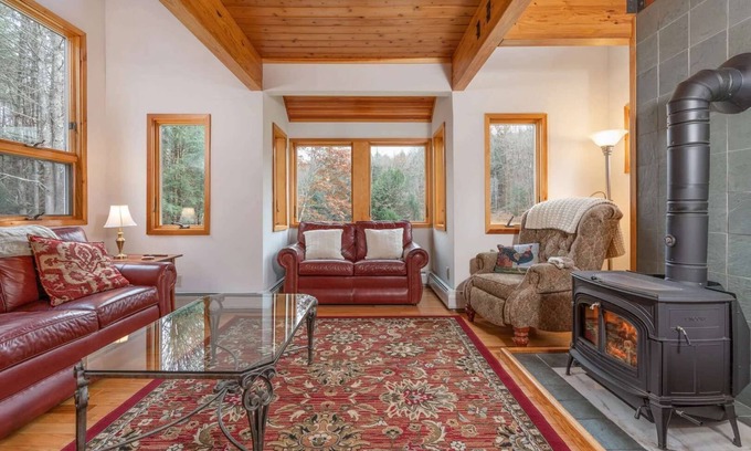 White River Junction House | 10ac, Wood Stove & Private - Wright Reservoir Est.