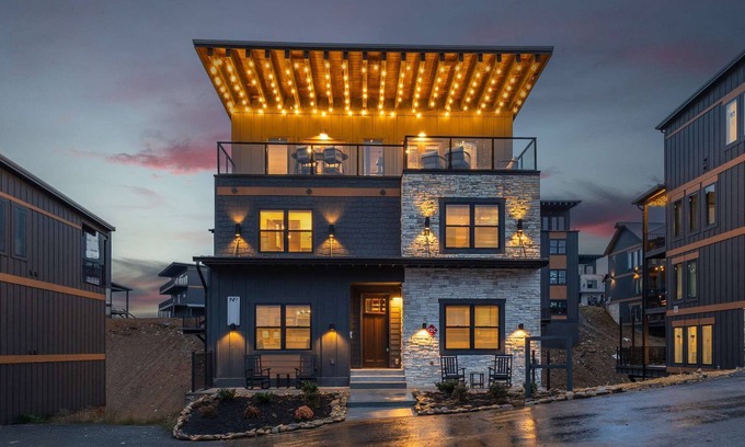 Sevierville Cabin | 10BR Luxury | 2 Cabins | Rooftop Lounges | Indoor Pools | Hot Tubs | Walk to Water Park | Sleeps 44