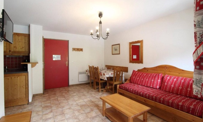 Val Cenis Apartment | 10m from ski slopes, 2nd floor, balcony, parking, tv, ski locker, 40m², Val Cenis
