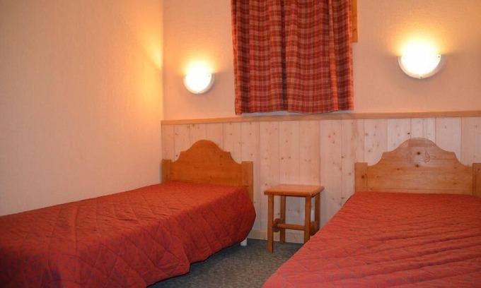 Les Bruyeres Apartment | 10m from ski slopes, 9th floor, balcony, tv, ski locker, 65m², Les Menuires