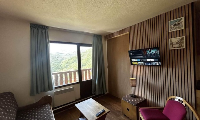 Reberty Apartment | 10m from ski slopes, 6th floor, view mountain, balcony, tv, 25m², Les Menuires
