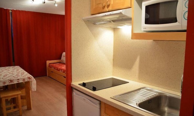 Les Menuires Apartment | 10m from ski slopes, 7th floor, balcony, tv, ski locker, 22m², Les Menuires