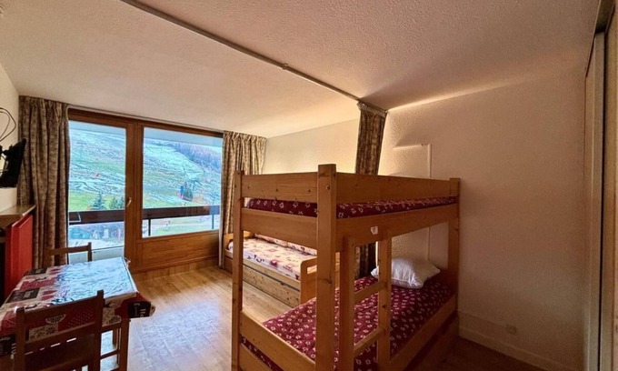 Les Menuires Apartment | 10m from ski slopes, 4th floor, balcony, tv, ski locker, 24m², Les Menuires