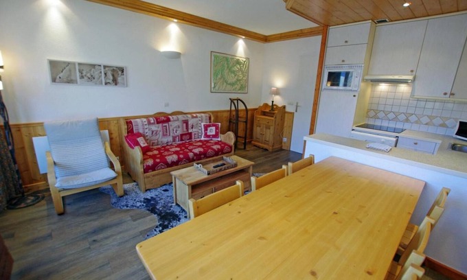 Tignes le Lac Apartment | 10m from ski slopes, 2nd floor, view lake, balcony, tv, ski locker, 53m², Tignes