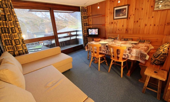 Tignes le Lac Apartment | 10m from ski slopes, 3rd floor, view lake, balcony, tv, ski locker, 28m², Tignes