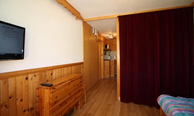 Tignes le Lac Apartment | 10m from ski slopes, 5th floor, tv, ski locker, 16m², Tignes