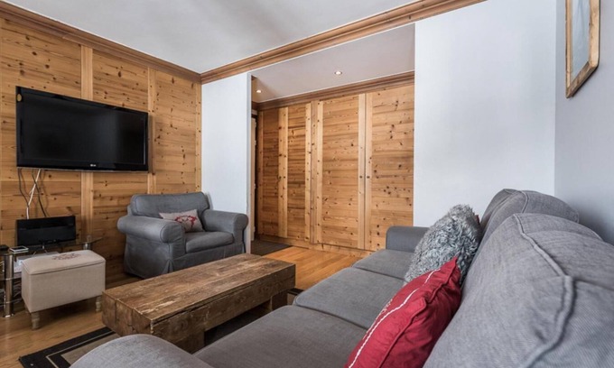 Le Lavachet Apartment | 10m from ski slopes, 5th floor, view ski slopes, balcony, tv, ski locker, 83m², Tignes