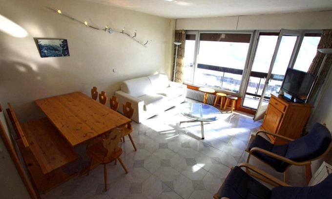 Tignes le Lac Apartment | 10m from ski slopes, 6th floor, view lake, tv, ski locker, 70m², Tignes