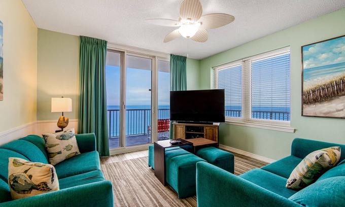 Navarre Beach Condo | 10th Floor Oceanfront Condo with Shared Pool & Hot Tub, Ocean View, W/D, & WiFi